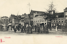 2670 Gezicht op de voorgevels van enkele huizen aan de oostzijde van het Vredenburg te Utrecht.